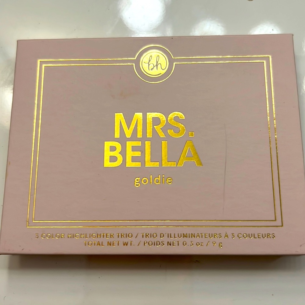 Mrs. Bella goldie highlight by BH COSMETICS